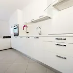 شقة White Tribalj