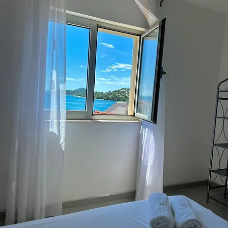 White Apartman