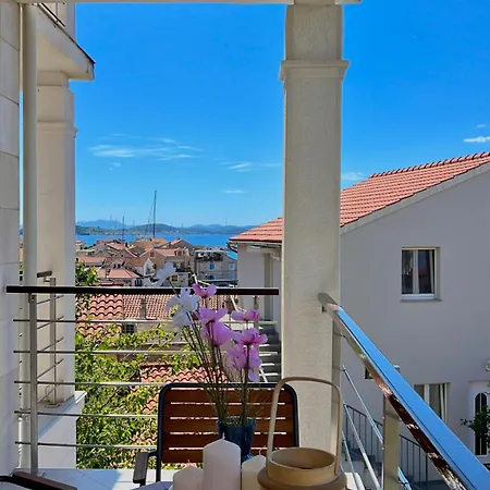 White Apartman