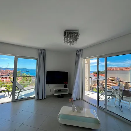 Apartment White *