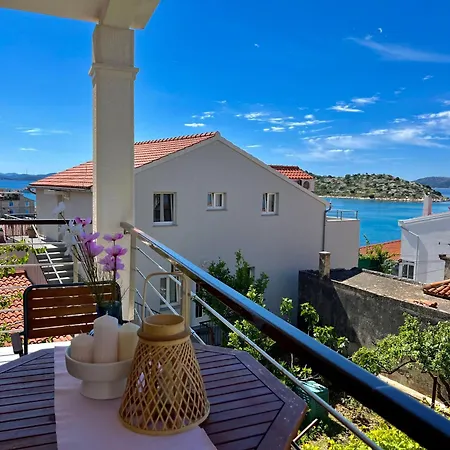 아파트 White Tribalj