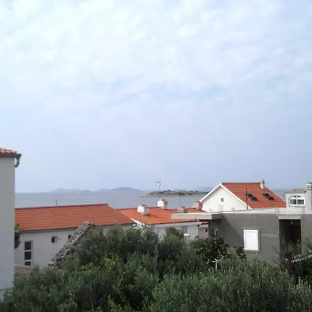 White Apartman
