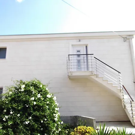 Apartman White *