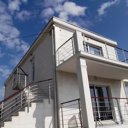 Apartman White