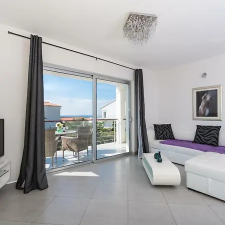 White Apartman