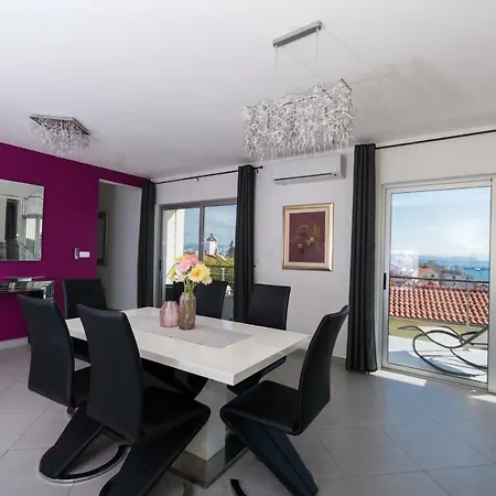 Apartment White Tribunj (Sibenik-Knin)