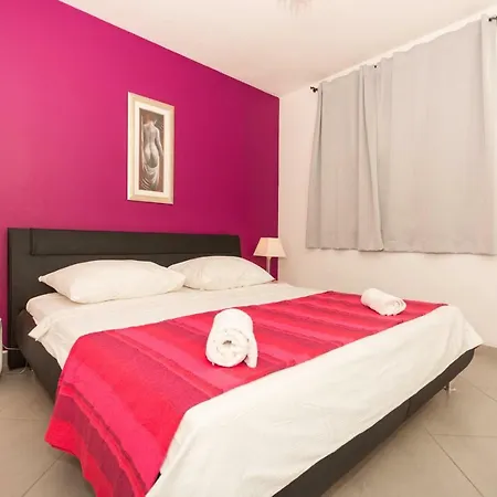 White Apartman *