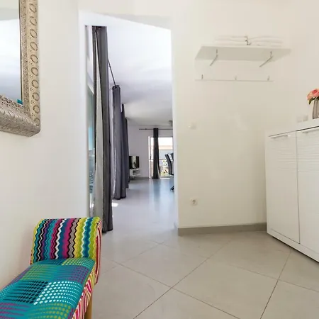 White Apartman *