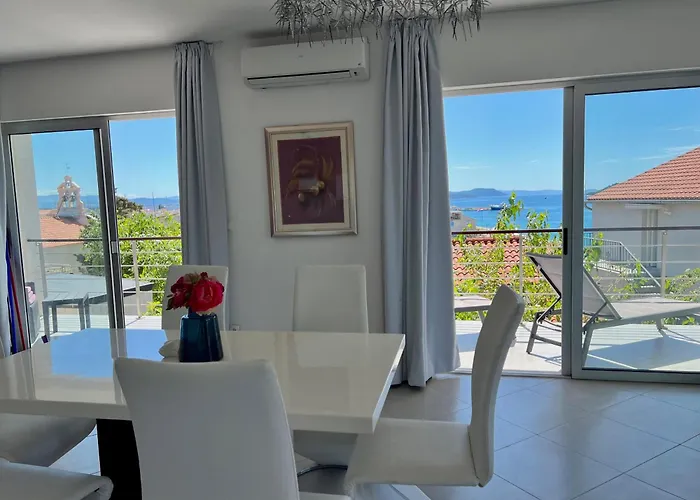 White 아파트 Tribalj