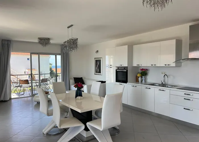 아파트 White Tribalj