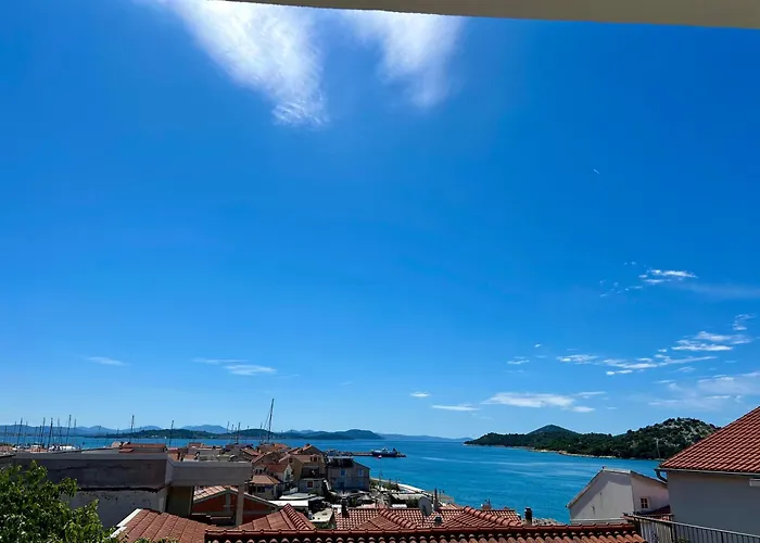 White 아파트 Tribalj