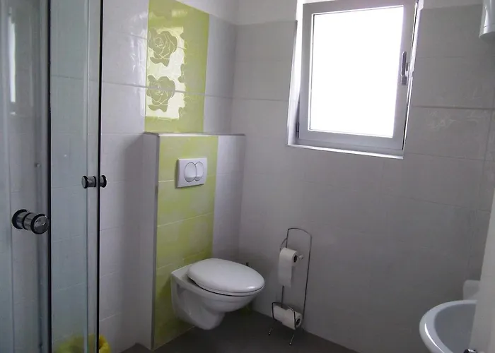 White 아파트 Tribalj