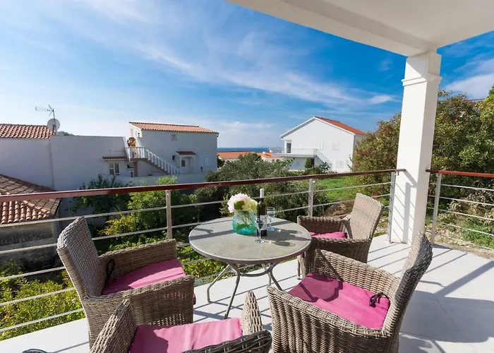 White 아파트 Tribalj