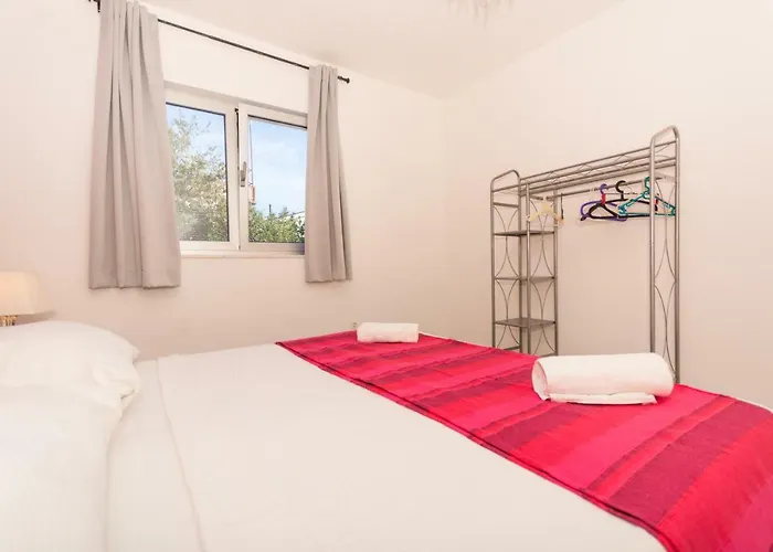 White 아파트 Tribalj