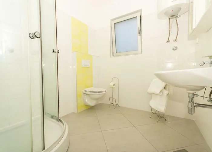 White 아파트 Tribalj